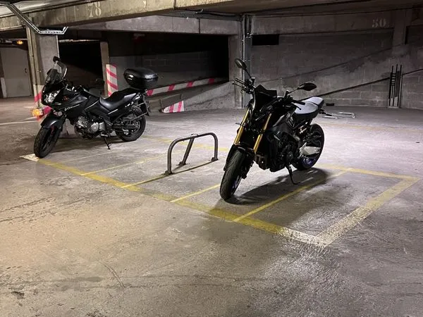 🅿️🏍️PLACE Parking Moto / Scooter / Vélo cargo