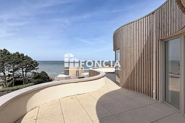 Maison 6 pièces 243 m²