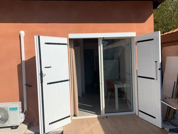 Studio meublé neuf de plein pied