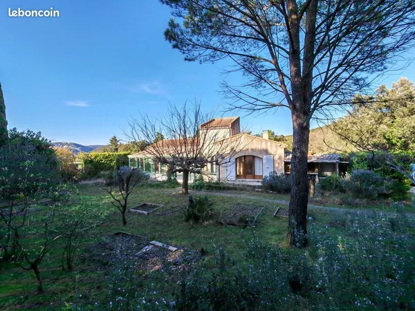 Propriété 5 pièces 166 m²