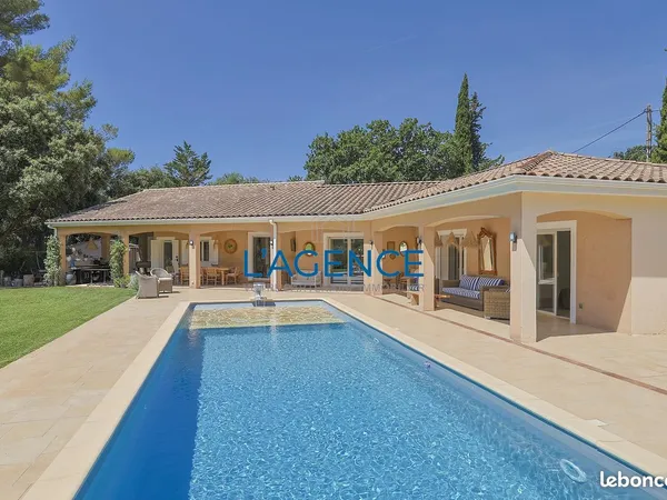 Villa 5 pièces 176 m²