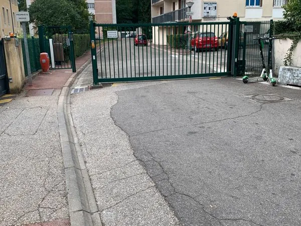 Place de parking sécurisée Lyon 9