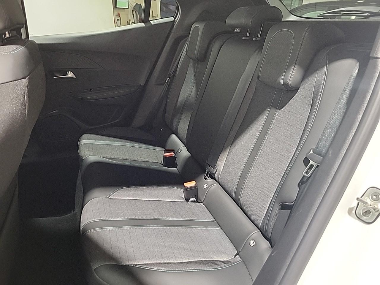Peugeot 2008 puretech 130 s&s eat8 allure pack — photo 13