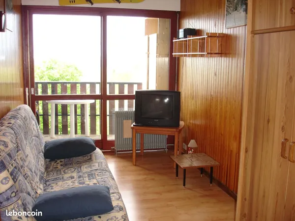 Studio avec balcon proche frontière suisse