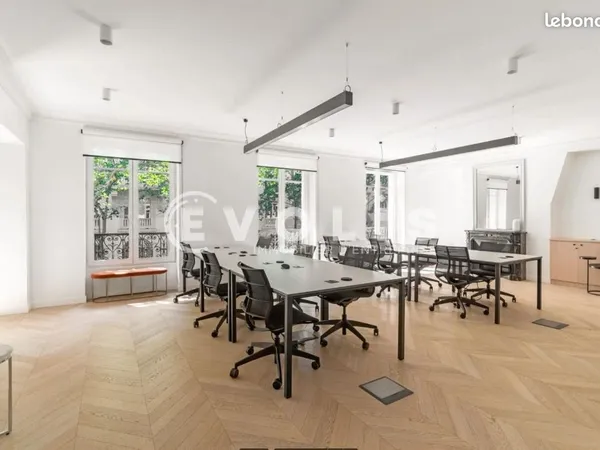 Bureaux 1 450 m²