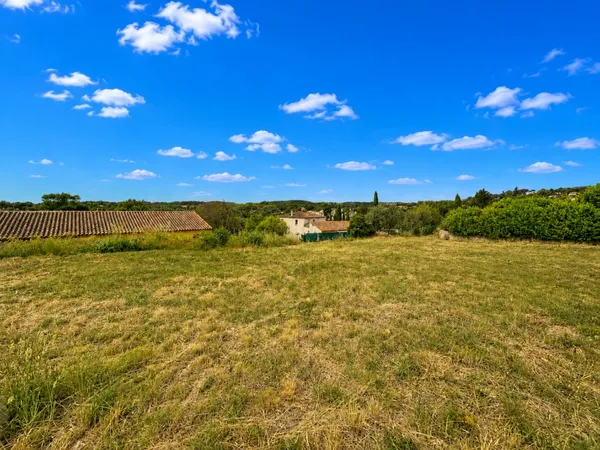 Terrain 1000 m²