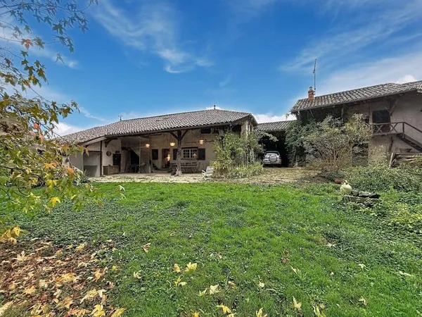 MOGNENEINS : corp de ferme 160 m2, 4 ch, 1500 m2 terrain, dépen
