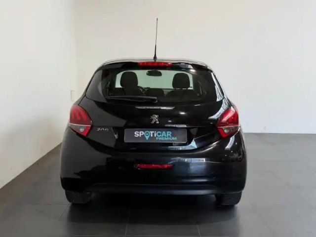 Peugeot 208 1.2  82 allure 5p gps / clim auto / régulateur — photo 6