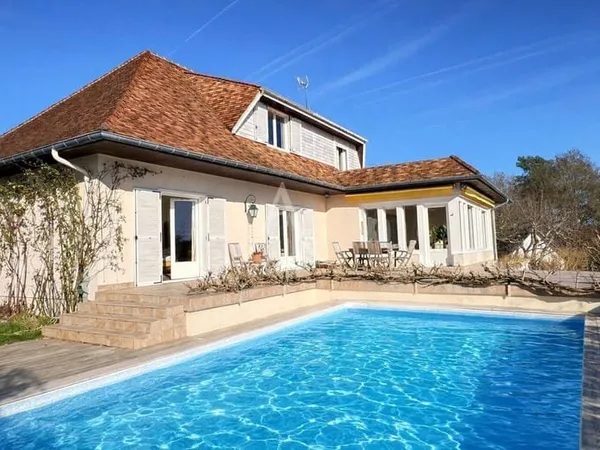 Maison 8 pièces 277 m²