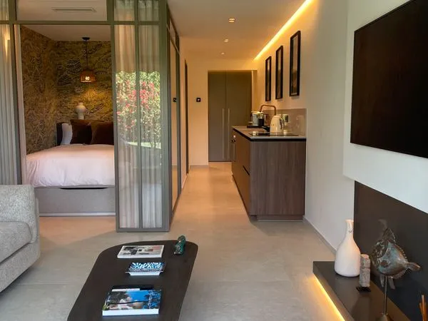 2 pièces esprit loft - verrière - rez-de-jardin - tennis