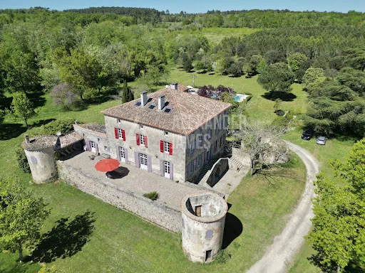 Château 25 pièces 831 m²
