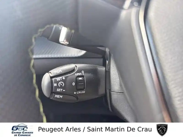 Peugeot 208 hybrid 136 e-dcs6 — photo 24