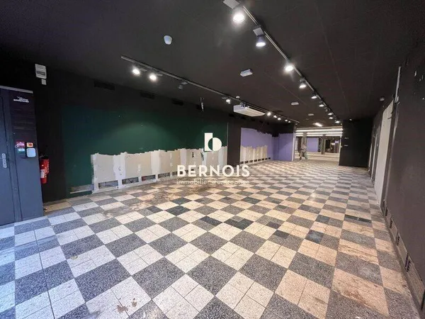 Local commercial 420 m²