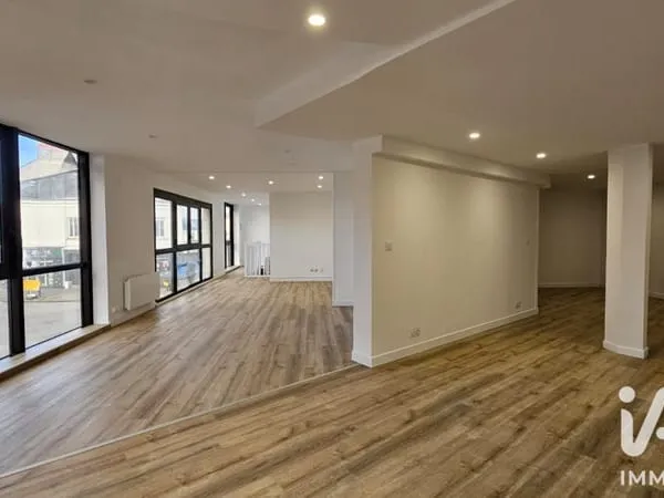 Local commercial 1 pièce 80 m²