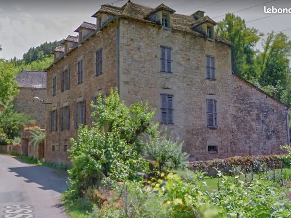 Maison de maître en pierre 1863 à rénover - 247 m² - Verger - Marcillac-Vallon