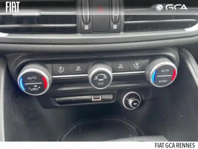 Alfa Romeo Giulia 2.0 tb 200ch sprint at8 my22 — photo 11