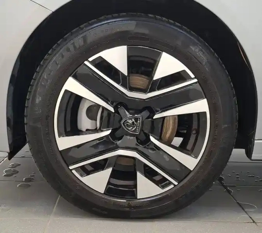 Peugeot 208 hybrid 100 e-dcs6 — photo 18