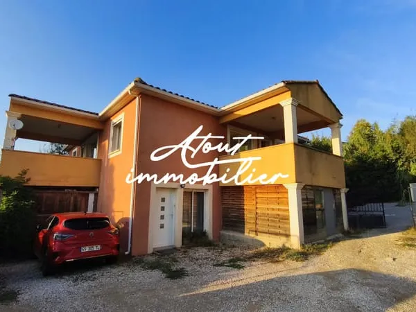 Campagnan : villa de 2004 avec deux logements indépendants e