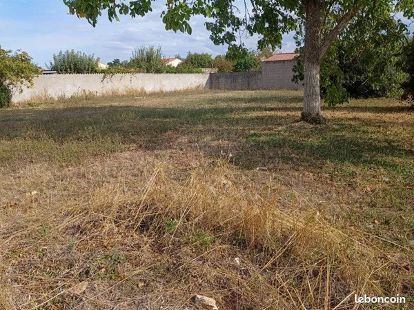 Terrain constructible 898m2 Beugné l'abbé