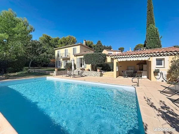 Propriété 5 pièces 160 m²