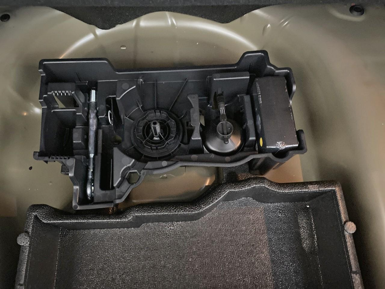 Peugeot 2008 hybrid 145 ch e-dcs6 allure — photo 16