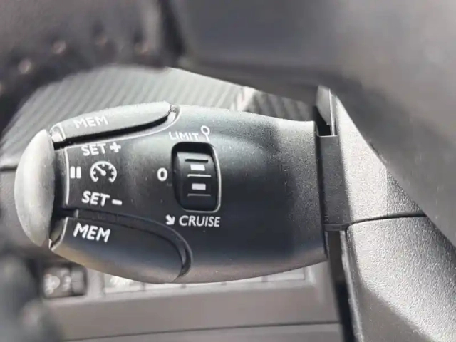 Peugeot 208 electrique 50 kwh 136ch — photo 19