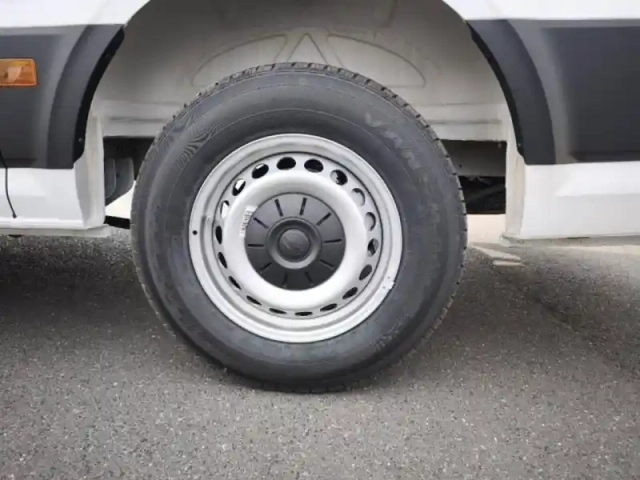 Volkswagen Crafter fg 35 l3h3 2.0 tdi 140ch business traction bva8 — photo 10