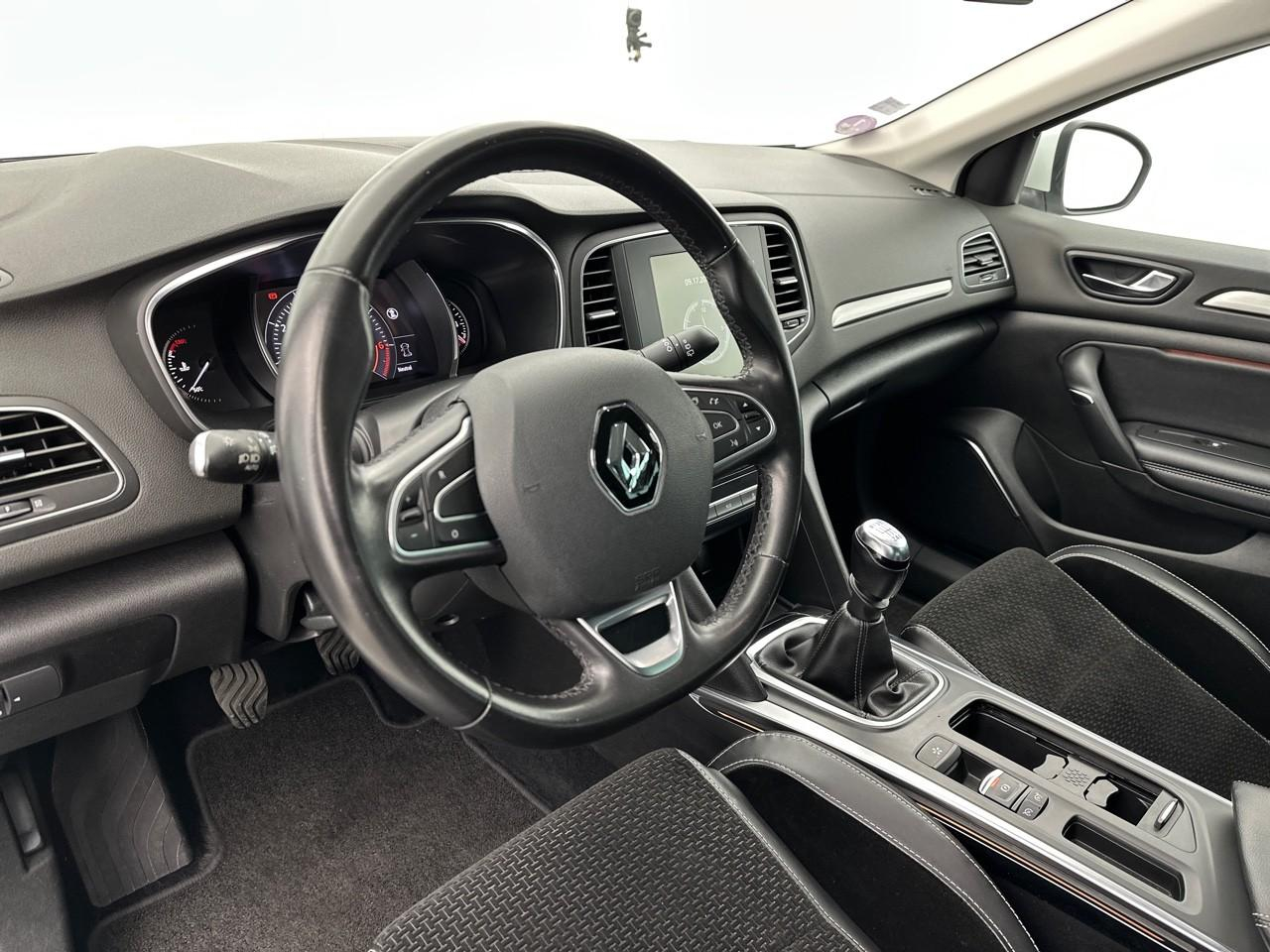 Renault Megane megane iv berline tce 130 energy intens — photo 8