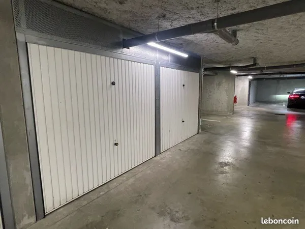 DOUBLE GARAGE en Sous-Sol - PARKINGS
