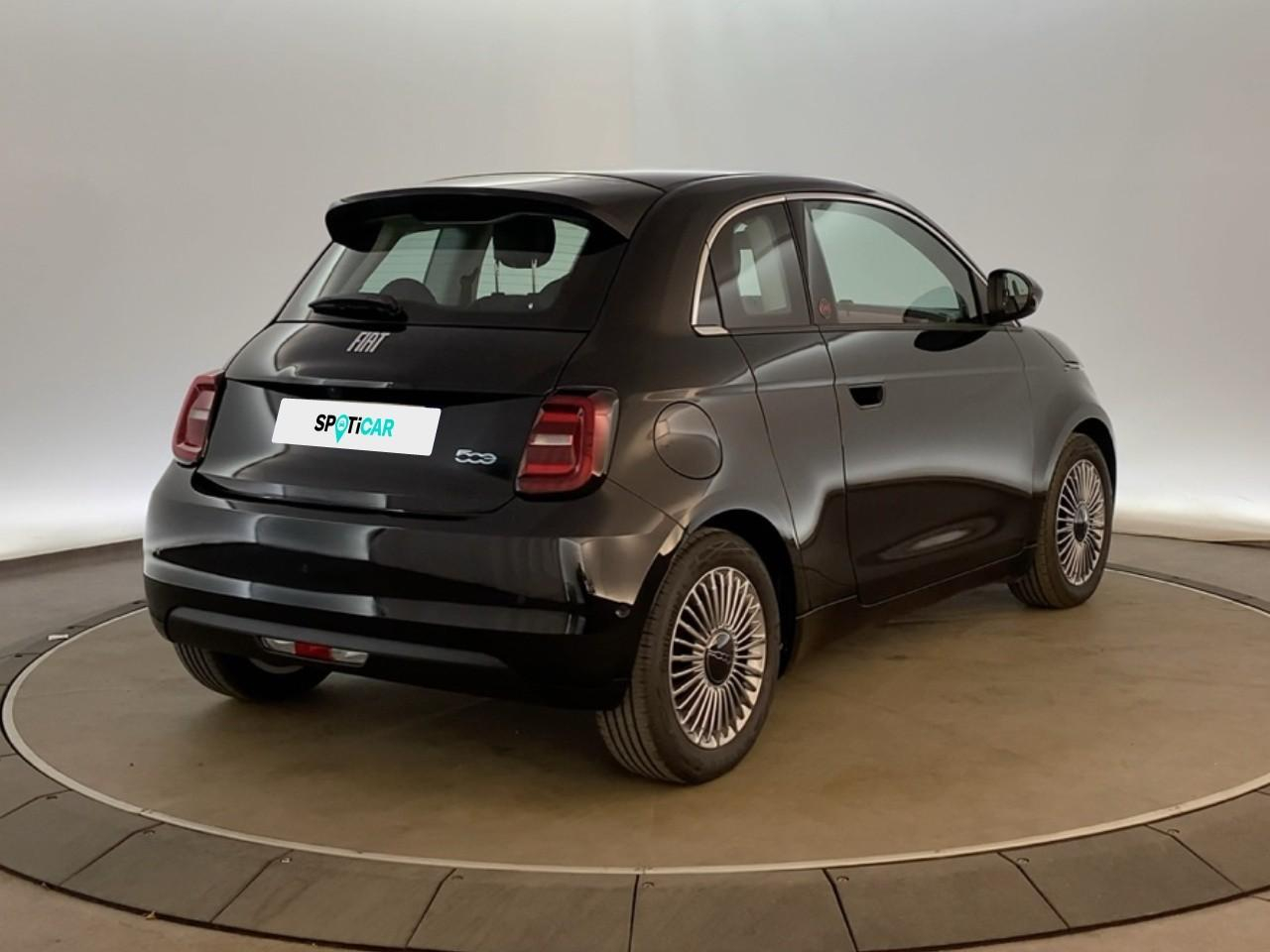 Fiat 500 3+1 e 118 ch red — photo 7