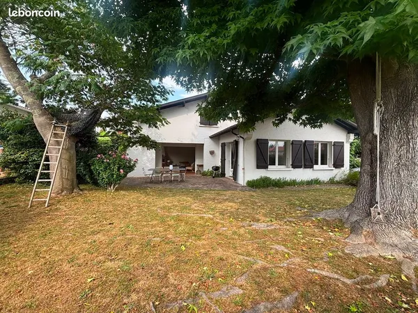 Anglet centre au calme belle maison