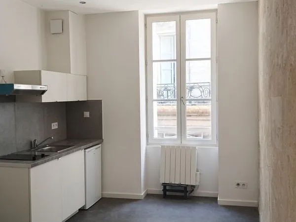 Studio 26 m² vide Place du Palais 495 HC particulier