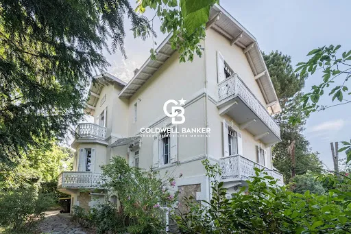 Maison 7 pièces 269 m²