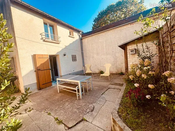 Maison 4 pièces avec extérieur en centre-ville