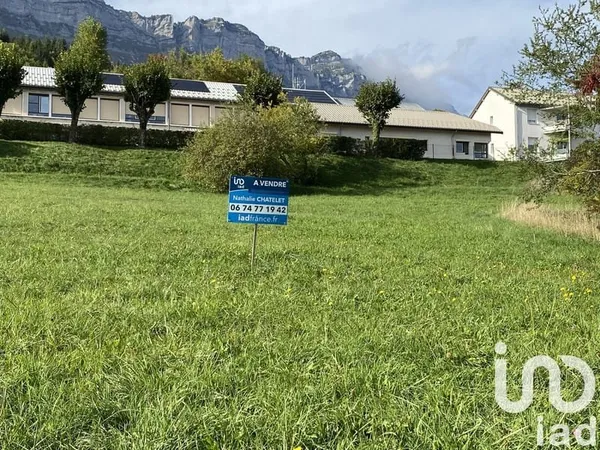 Terrain 1251 m²