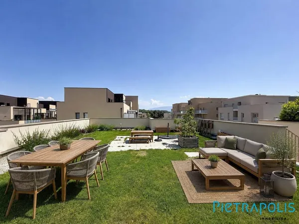 Appartement Duplex Contemporain d'environ 117m²