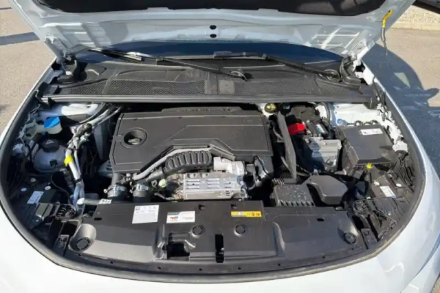 Peugeot 308 hybrid 145 e-dcs6 — photo 36