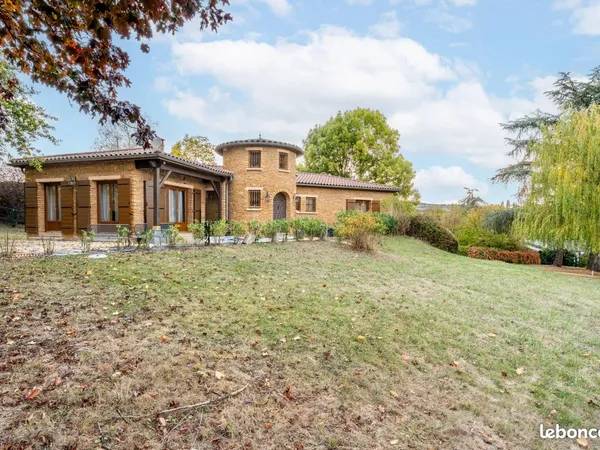 Maison 12 pièces 257 m²
