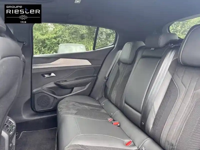 Peugeot 408 phev 225 e-eat8 — photo 12