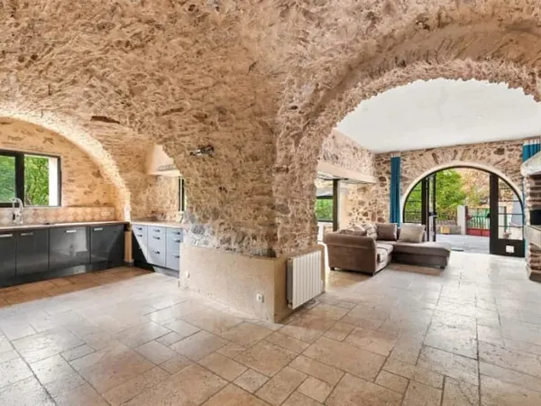 Maison 9 pièces 250 m²