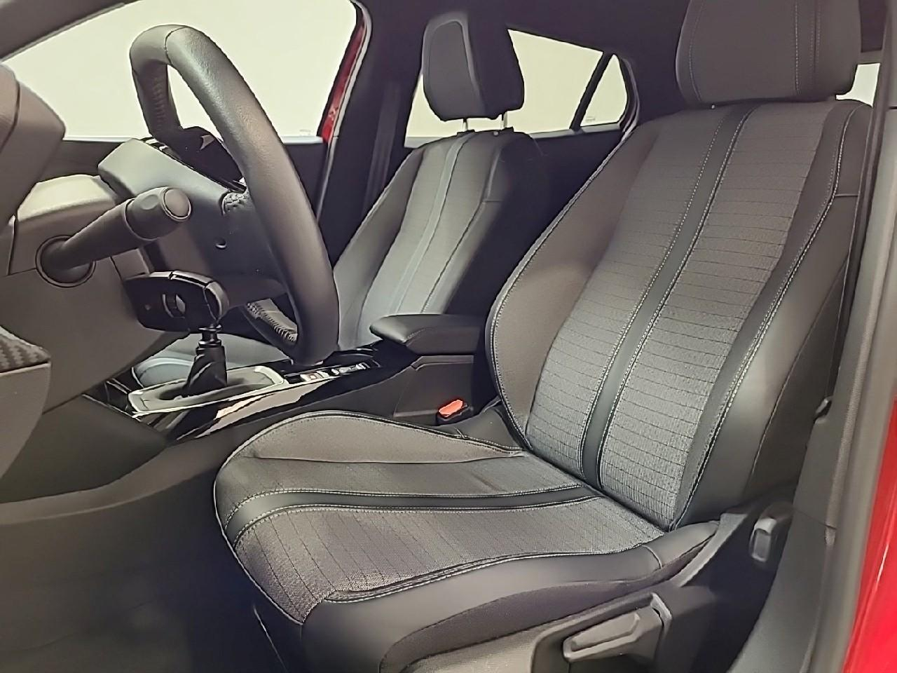 Peugeot 2008 puretech 130 s&s bvm6 allure pack — photo 10