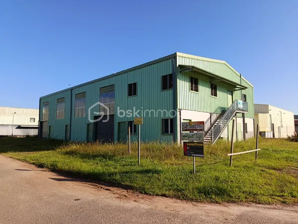 Local 1 pièce 841 m²
