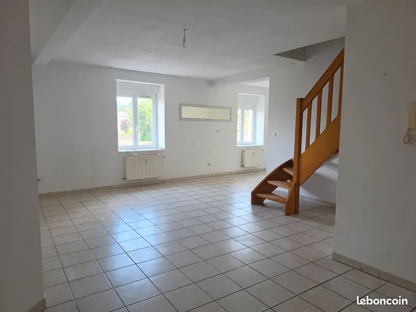 Dunières Hyper centre, à louer T5/4 chambres/2 sdb en Duplex de 99 m² carrez, environ 110 m² au sol 