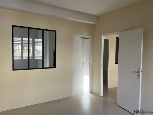 Bureau 73 m²