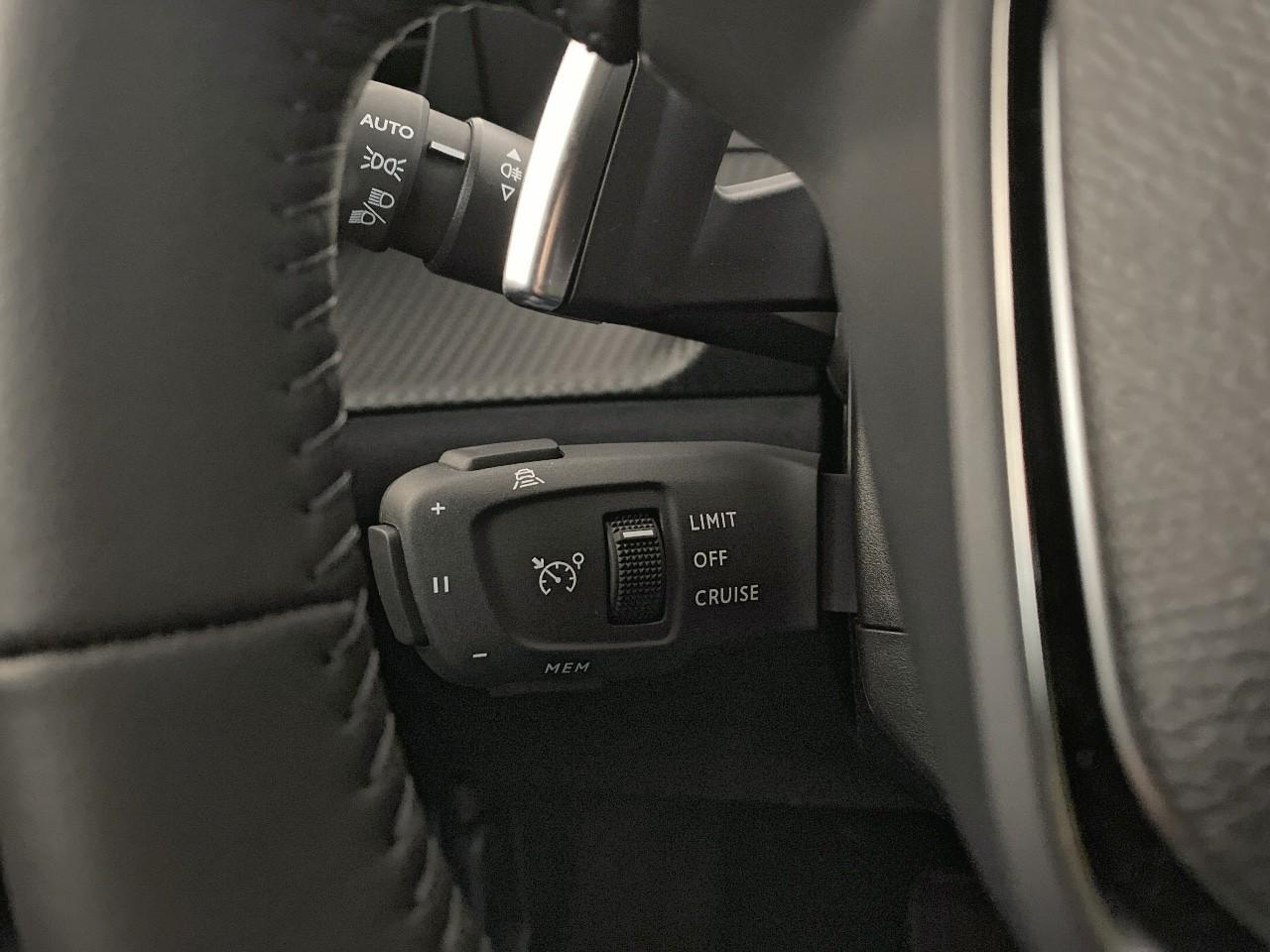 Peugeot 2008 hybrid 145 ch e-dcs6 allure — photo 20