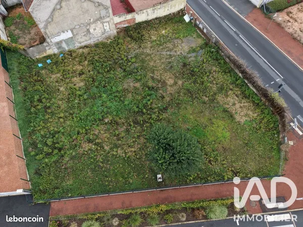 Terrain 700 m² Cusset