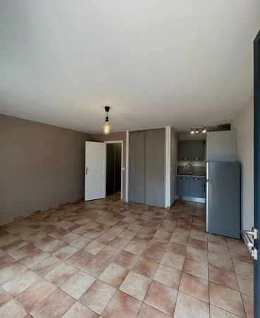 Appartement meublé 45 m² avec parking, jardin et terrasse - Carpiquet