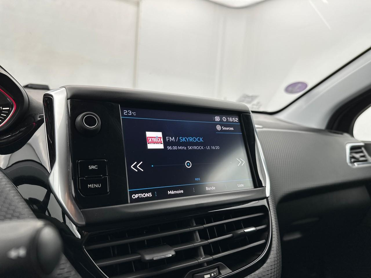 Peugeot 2008 puretech 130ch s&s bvm6 gt line — photo 22