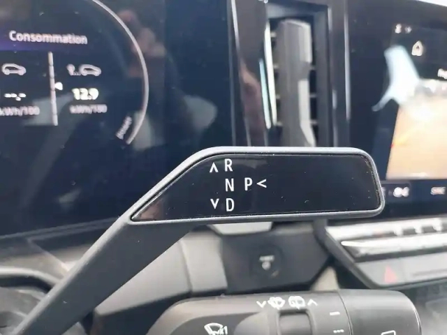 Renault Megane e-tech ev40 130ch standard charge — photo 24