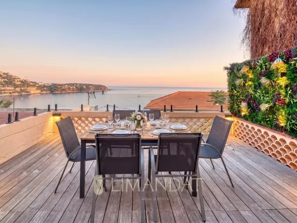 Roquebrune Cap Martin - Duplex rénové de 92 m2 vue mer panoramique à 3 min de Monaco